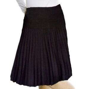 MM year round pleated black skirt